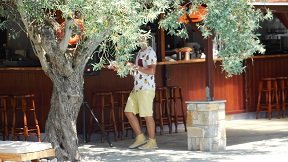 Alonissos restaurants, Island Beach Bar in Leftos Gialos beach