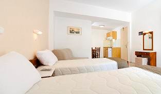 Brothers Hotel in Ios