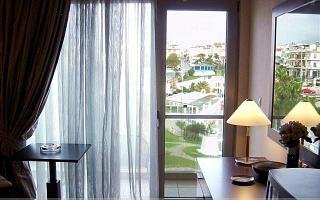 Rafina Hotels, Hotel Avra