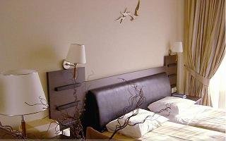 Rafina Hotels, Hotel Avra