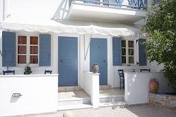 Syros Manos Rooms and Apartments in Megas Gialos Beach
