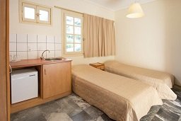 Corali Hotel, Kimi Evia