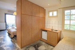 Corali Hotel, Kimi Evia