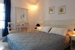 Folegandros, Vardia Bay Studios