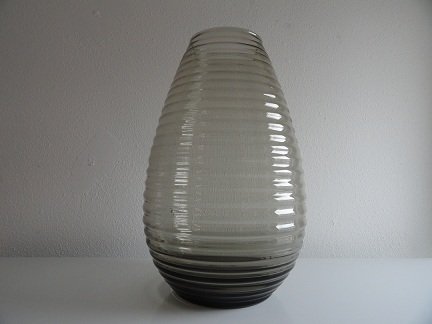 Copier fumi geringde vaas uit 1953