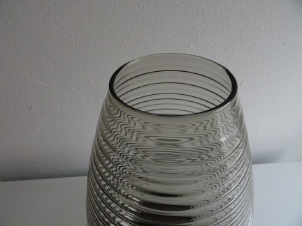 Copier fumi geringde vaas uit 1953