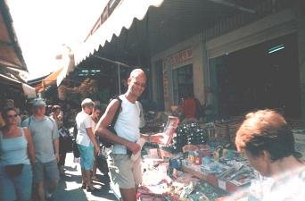 ik op de markt in Heraklion.