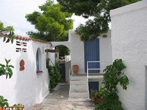 Agistri, Rosy's Little Village