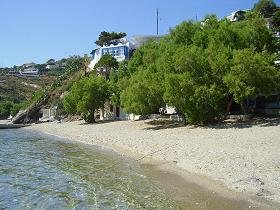Fourni, Kampi Beach