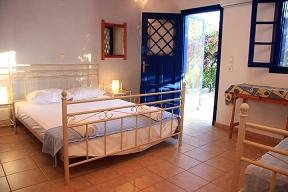 Sunset Rooms, Iraklia