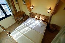 Villa Aeolus, Iraklia