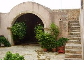 Het Agios Ioannis Eleimon Klooster in Pazinos op Kreta, the Agios Ioannis Eleimon Monastery on Crete