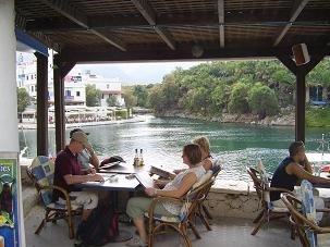 Sisi Taverna Thalassinos Kosmos