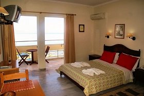 Kanakis Apartments in Petres Beach, Crete, Kreta.