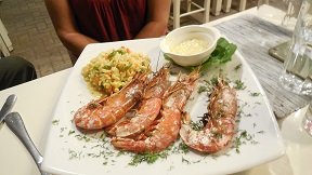 Ligo Krasi Ligo Thalassi - Almyrida, Crete, Kreta