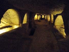 Milos catacombes