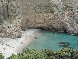 Milos, Tsigrado Beach