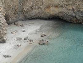 Milos, Tsigrado Beach
