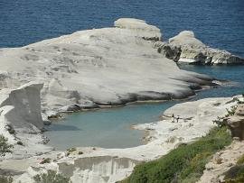 Milos, Sarakiniko Beach