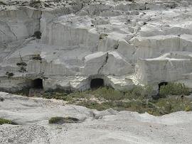 Milos, Sarakiniko Beach