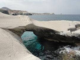 Milos, Sarakiniko Beach