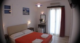 Super Paradise Rooms, Superparadise Beach