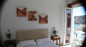 Super Paradise Rooms, Superparadise Beach