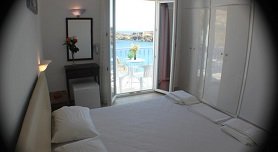 Super Paradise Rooms, Superparadise Beach