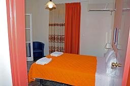 Maria Studios, Poros