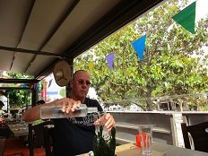 Rafina, Restaurant Los Mexicanos