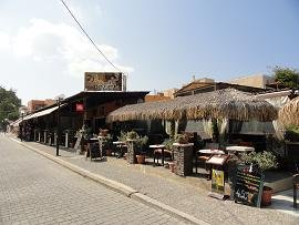 Dolce Cafe in Kamari in Santorini