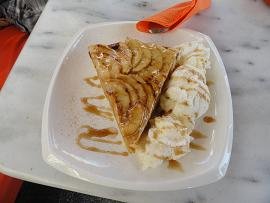 Dolce Cafe in Kamari in Santorini