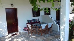 Pansion Katerina Skyros in Acherounes beach, Skyros