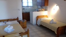 Pansion Katerina Skyros in Acherounes beach, Skyros