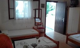 Pansion Katerina Skyros in Acherounes beach, Skyros