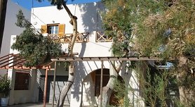 Peter & Tony Rooms, Galissas Beach, Syros