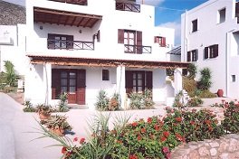 Plakourakia Apartments in Finikas, Syros